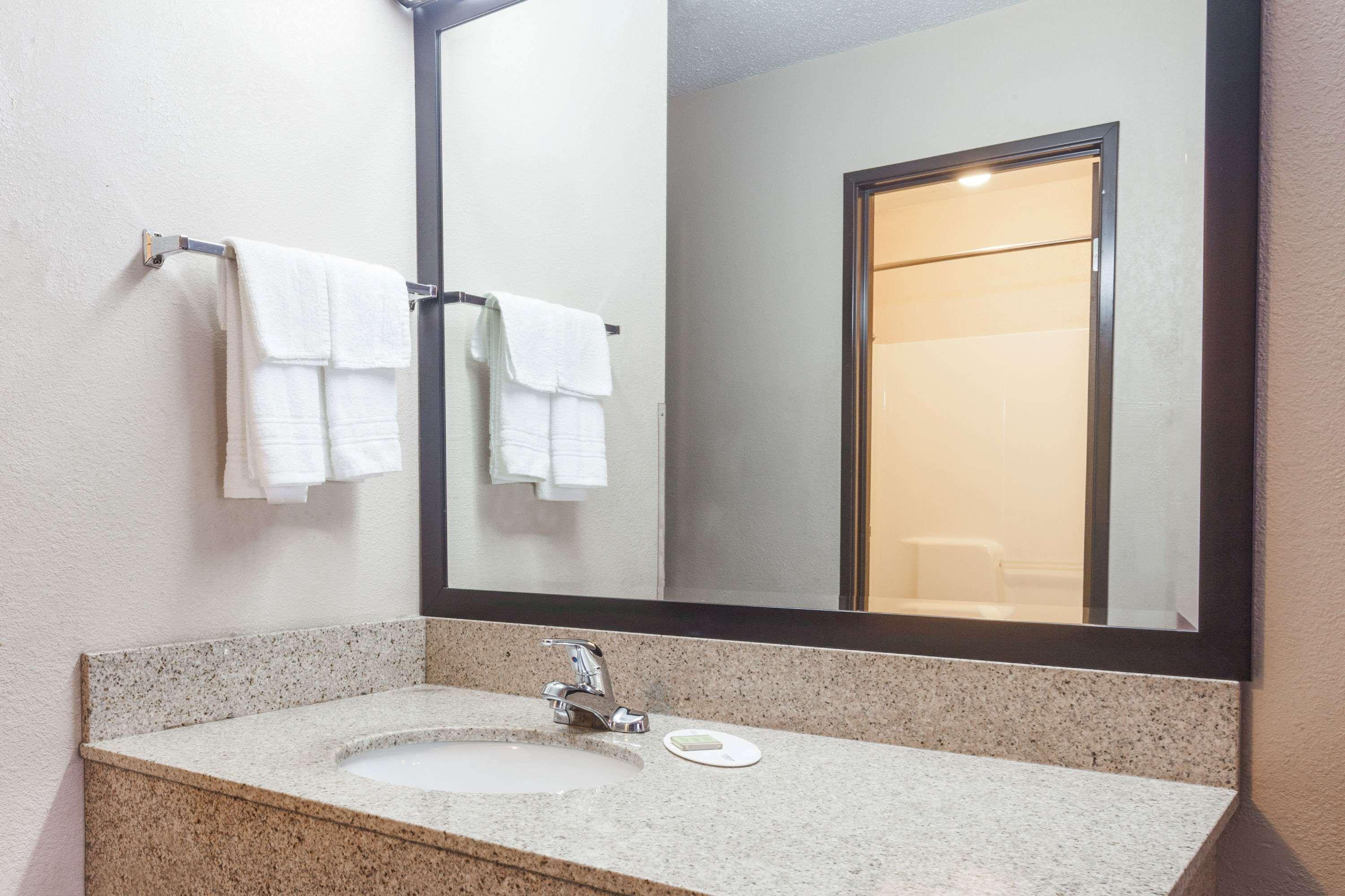 Super 8 By Wyndham Hotel