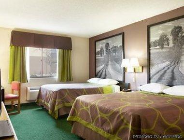 Super 8 By Wyndham Hotel