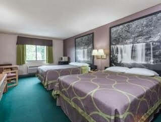 Super 8 By Wyndham Hotel