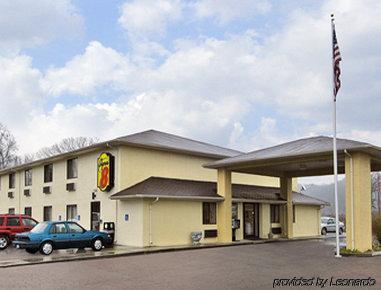 Super 8 By Wyndham Hotel